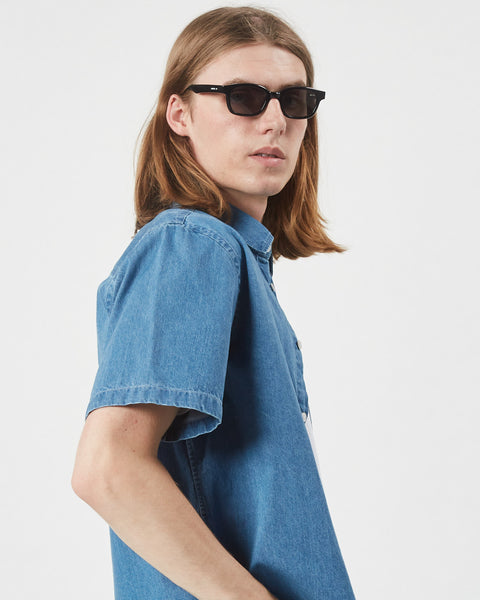 side view of the Minimum Men's Eric Shirt in Faded Denim on a model