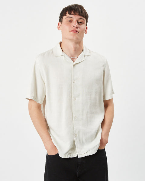 the Minimum Men's Jole Shirt in White Asparagus on a model