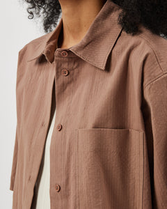 close up of the Minimum Women's Luinna Shirt in Brownie on a model