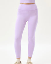 Load image into Gallery viewer, close up of the Girlfriend Collective Ultralight Crop Legging in Bellflower on a model
