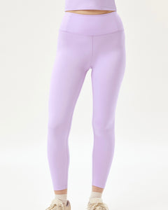 close up of the Girlfriend Collective Ultralight Crop Legging in Bellflower on a model
