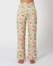 Load image into Gallery viewer, Rolla&#39;s Women&#39;s Rambling Heidi Jean in Apricot Floral

