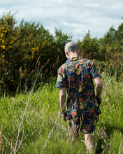 Load image into Gallery viewer, Poplin &amp; Co Men&#39;s Shorts in Crazy Flower
