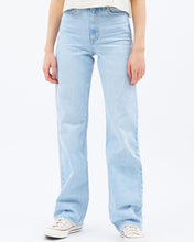 Load image into Gallery viewer, a close up of the Dr. Denim Women&#39;s Echo Jean in Superlight Blue Jay worn by a model standing facing the camera
