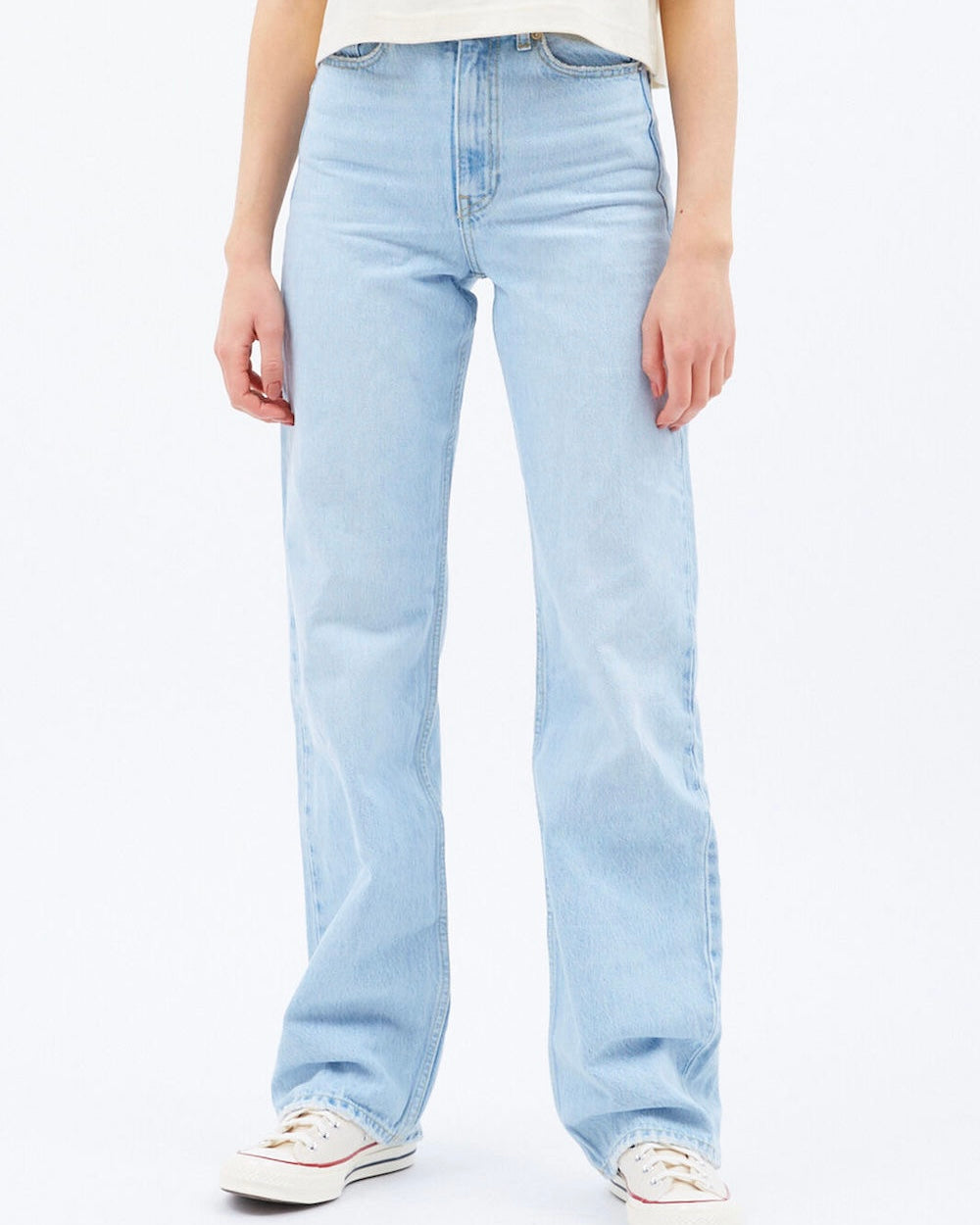 a close up of the Dr. Denim Women's Echo Jean in Superlight Blue Jay worn by a model standing facing the camera