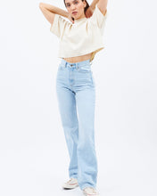 Load image into Gallery viewer, a photo of a model wearing the Dr. Denim Women&#39;s Echo Jean in Superlight Blue Jay posing with her hands in her hair
