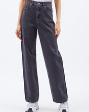 Load image into Gallery viewer, close up of the Dr. Denim Women&#39;s Echo Jean in Retro Black on model

