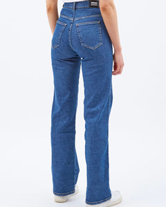 close up back view of the Dr. Denim Women's Moxy Jean in Cape Dark Plain on a model