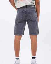 Load image into Gallery viewer, a close up back view of the Dr. Denim Men&#39;s Dash Shorts in Night Grey Vintage on a model
