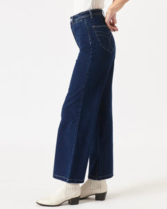 a close up of the side view of the Rolla's Women's Sailor Pant in Francoise on a model