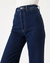 Load image into Gallery viewer, a close up of the front of the Rolla&#39;s Women&#39;s Sailor Pant in Francoise on a model
