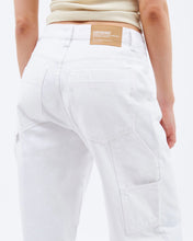 Load image into Gallery viewer, close up of the back of the Dr. Denim Women&#39;s Faye Jean in White on a model
