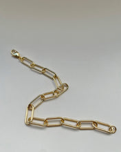Load image into Gallery viewer, Sunday Project Paperclip Bracelet in Gold
