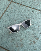 Load image into Gallery viewer, I SEA Rosey Sunglasses
