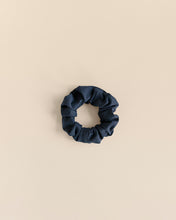 Load image into Gallery viewer, Girlfriend Collective Essential Scrunchie
